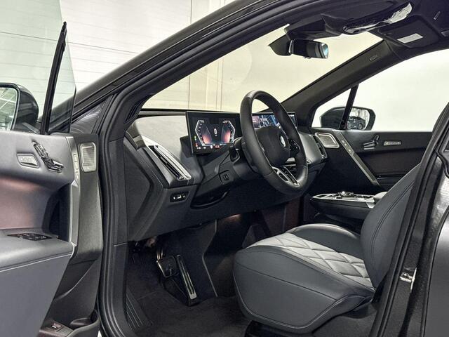 BMW iX xDrive60 | M-Sport Pro | Innovation Pack | Comfort Pack | Driving Assistant Professional | Parking Assistant Professional | Bowers&Wilkins | Sky Lounge | Soft-Close | Comfort Access | Trekhaak