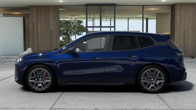 BMW iX xDrive45 M Sport / Panoramadak / Trekhaak / Soft-Close / Stoelventilatie / Parking Assistant Professional / Adaptieve LED / Comfort Access / Harman Kardon