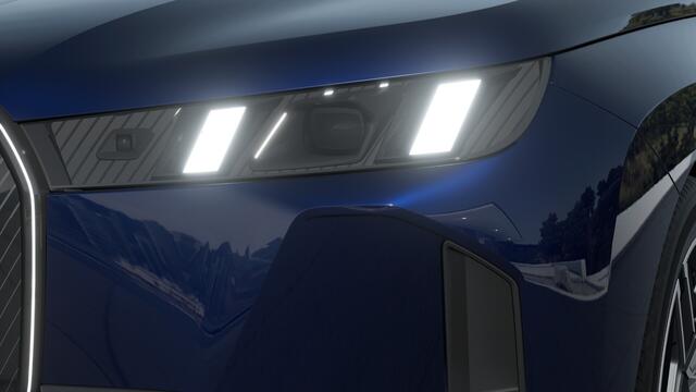 BMW iX xDrive45 M Sport / Panoramadak / Trekhaak / Soft-Close / Stoelventilatie / Parking Assistant Professional / Adaptieve LED / Comfort Access / Harman Kardon