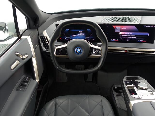 BMW iX xDrive40 M Sport Plus 77 kWh- Stoelmassage, Harman Kardon, 360 Camera, Head Up, Memory Seats, Sfeerverlichting