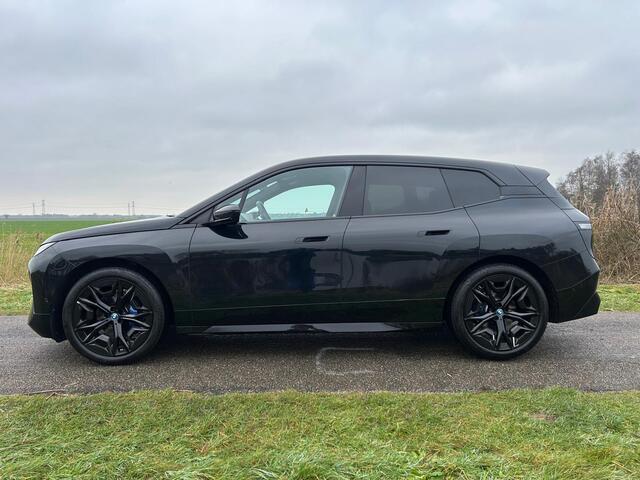 BMW iX xDrive40 High Executive 77 kWh Sportpakket / Panorama dak / SOH 99,3