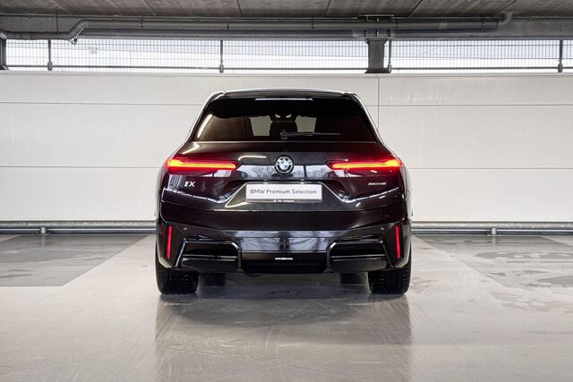 BMW iX xDrive45 101 kWh | M Sportpakket Pro | Comfort Pack | Innovation Pack