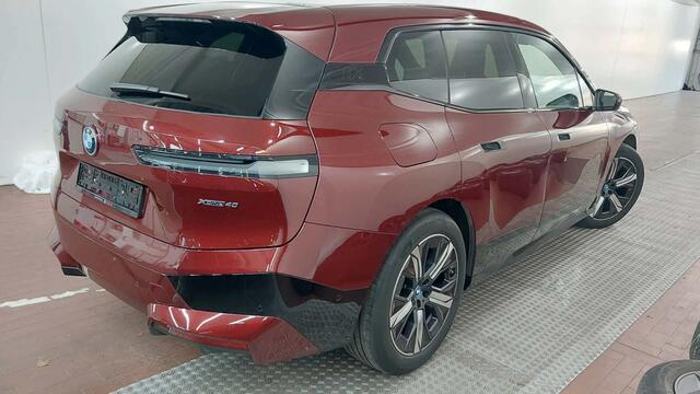 BMW iX xDrive40 77 kWh | Driving Assistant Professional | Panorama Skylounge | Sportpakket | Trekhaak Wordt verwacht