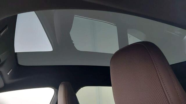 BMW iX xDrive40 77 kWh | Driving Assistant Professional | Panorama Skylounge | Sportpakket | Trekhaak Wordt verwacht