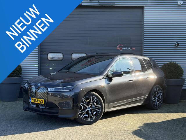 BMW iX xDrive50 High Executive 112 kWh SOH 92% | Sky Lounge | 360* Camera | Massage | Stoelventilatie/Verwarming | Elektrische Trekhaak |
