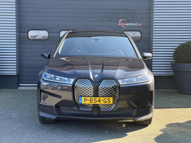 BMW iX xDrive50 High Executive 112 kWh SOH 92% | Sky Lounge | 360* Camera | Massage | Stoelventilatie/Verwarming | Elektrische Trekhaak |