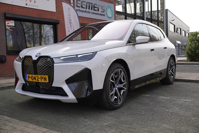 BMW iX xDrive40 High Executive 77 kWh / BTW / Massage / Harman Kardon / Memory Seat / 22' Inch /