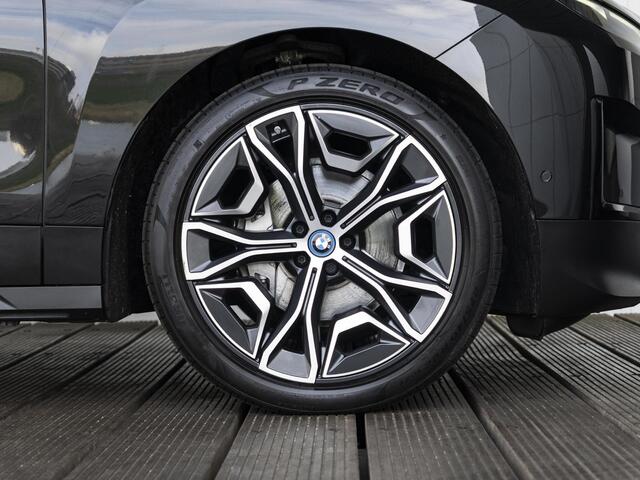 BMW iX xDrive40 | High Executive | Comfort Access | Stoelverwarming | Driving Assistant Professional | Trekhaak
