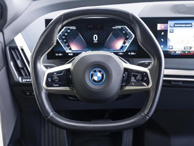 BMW iX xDrive40 | High Executive | Comfort Access | Stoelverwarming | Driving Assistant Professional | Trekhaak