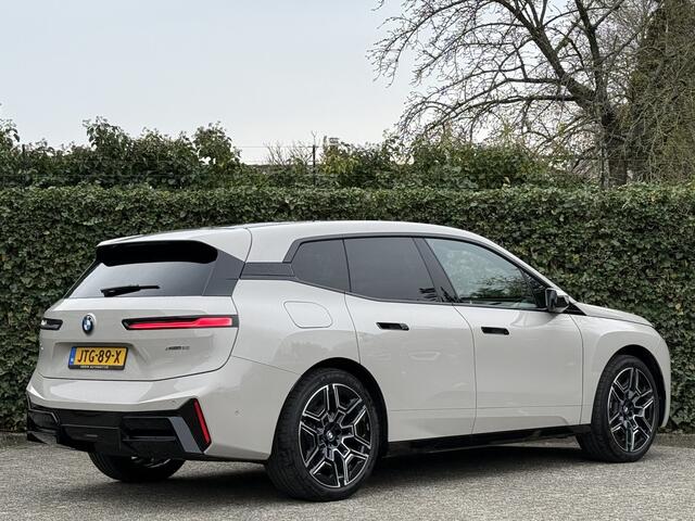 BMW iX xDrive60 | M-Sport Pro | Panorama Sky Lounge | Driv. Ass. Prof. | Harman/Kardon | Act. Steering