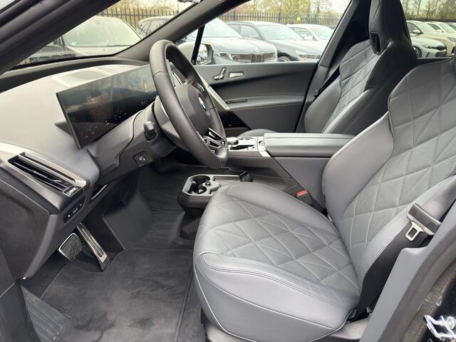 BMW iX xDrive60 | M-Sport Pro | Panorama Sky Lounge | Driv. Ass. Prof. | Harman/Kardon | Act. Steering