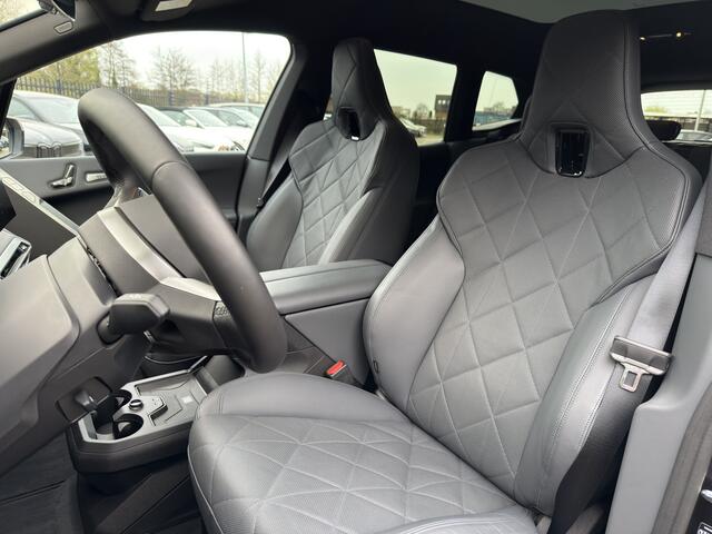 BMW iX xDrive60 | M-Sport Pro | Panorama Sky Lounge | Driv. Ass. Prof. | Harman/Kardon | Act. Steering