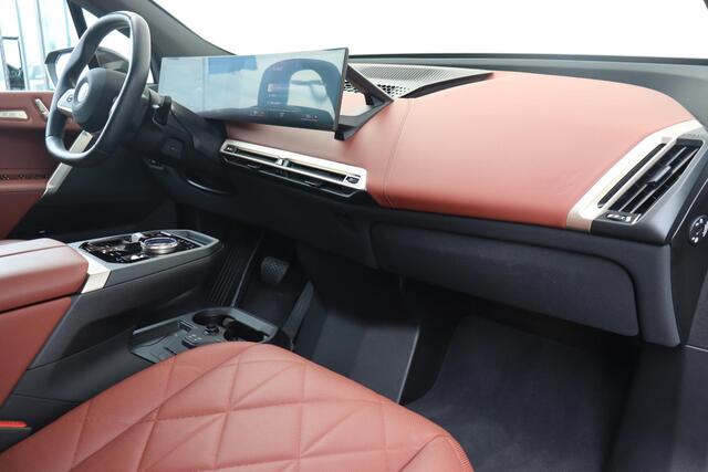 BMW iX xDrive50 Executive 112 kWh Sportpakket/ 22" LMV/ Stoelventilatie/ Stoelverwarming/ Elektrische Stoelen/ Achteruitrij camera