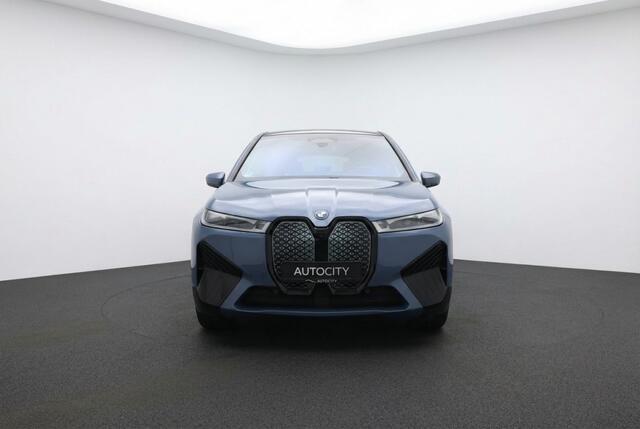 BMW iX iX 40 xDrive M Sport Pano l HUD l 360 Camera l H&K l VOL OPTIES