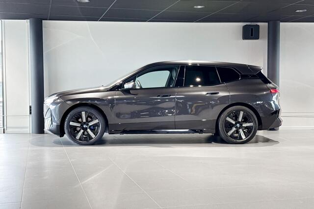 BMW iX xDrive40 High Executive | M Sport | Skylounge | Soft-close | Harman Kardon | Stoelventilatie |