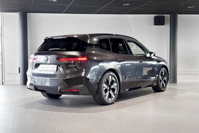 BMW iX xDrive40 High Executive | M Sport | Skylounge | Soft-close | Harman Kardon | Stoelventilatie |