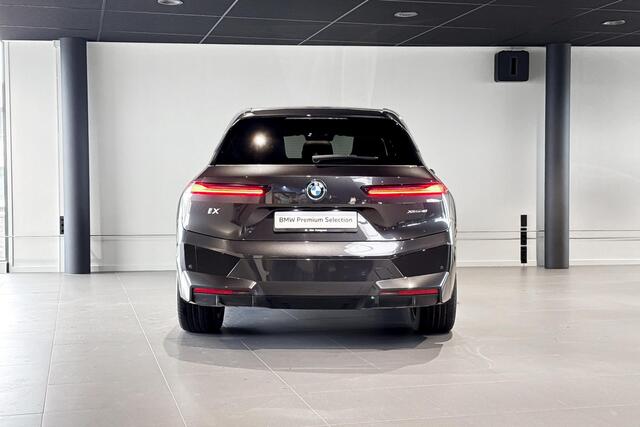 BMW iX xDrive40 High Executive | M Sport | Skylounge | Soft-close | Harman Kardon | Stoelventilatie |