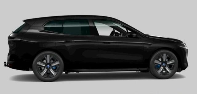 BMW iX xDrive40 High Executive 77 kWh Sportpakket - Trekhaak - Panoramadak - Multifunctionele stoelen voor - Comfort Access - Driving/Parking Assistant Professional - Harman kardon - BMW Laserlight -