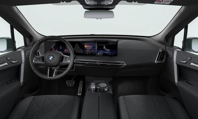 BMW iX xDrive45 | M-Sport Pro | Luchtvering | Soft-Close | Panorama. | Stoelvent. | Driv. + Park. Prof. | Harman/Kardon | Trekhaak | Verlichte grille | Warmte Comf. voor + achter