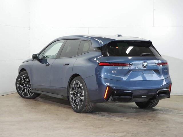 BMW iX xDrive45 101 kWh M-Sport | 22" | Driving Assistant Professional | Trekhaak | Harman Kardon |