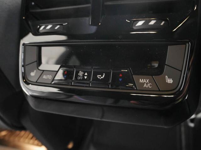 BMW iX xDrive45 101 kWh M-Sport | 22" | Driving Assistant Professional | Trekhaak | Harman Kardon |