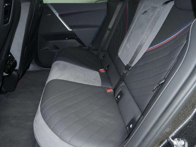 BMW iX xDrive45 101 kWh M-Sport | 22" | Driving Assistant Professional | Trekhaak | Harman Kardon |