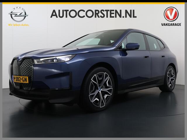 BMW iX xDrive40 326pk Soh 100% Leer-Suite+Massage+Ventilatie PanoDak Laser-LED 22"lm Wegklapb.-Trekhaak Soft-Close-aut. Adaptive-Cruise+Stop&Go Active-Live-Cockpit-Pro Park-Assist-Plus PDC-a+v Harman-Kardon 360Camera+Binnen-Camera Stoelventilatie-Active High Exe