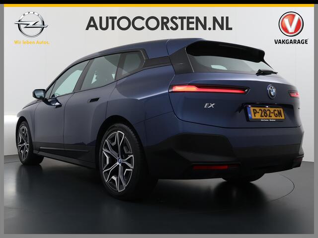 BMW iX xDrive40 326pk Soh 100% Leer-Suite+Massage+Ventilatie PanoDak Laser-LED 22"lm Wegklapb.-Trekhaak Soft-Close-aut. Adaptive-Cruise+Stop&Go Active-Live-Cockpit-Pro Park-Assist-Plus PDC-a+v Harman-Kardon 360Camera+Binnen-Camera Stoelventilatie-Active High Exe