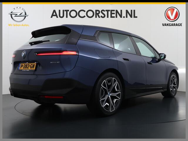 BMW iX xDrive40 326pk Soh 100% Leer-Suite+Massage+Ventilatie PanoDak Laser-LED 22"lm Wegklapb.-Trekhaak Soft-Close-aut. Adaptive-Cruise+Stop&Go Active-Live-Cockpit-Pro Park-Assist-Plus PDC-a+v Harman-Kardon 360Camera+Binnen-Camera Stoelventilatie-Active High Exe
