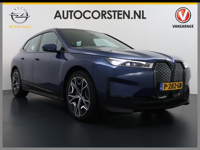 BMW iX xDrive40 326pk Soh 100% Leer-Suite+Massage+Ventilatie PanoDak Laser-LED 22"lm Wegklapb.-Trekhaak Soft-Close-aut. Adaptive-Cruise+Stop&Go Active-Live-Cockpit-Pro Park-Assist-Plus PDC-a+v Harman-Kardon 360Camera+Binnen-Camera Stoelventilatie-Active High Exe