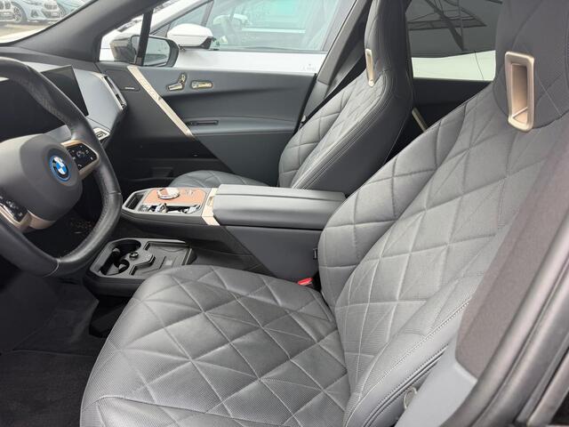 BMW iX xDrive40 M-Sport SKY Edition 77 kWh / Panorama / HarmanKardon / 3D Camera / Trekhaak