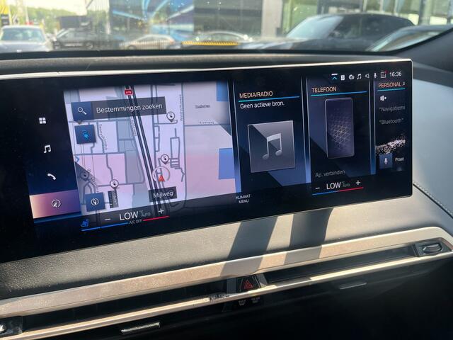 BMW iX xDrive40 | 22" | Laserlight | CoPilot | Pano Sky Lounge | Harman Kardon | Trekhaak