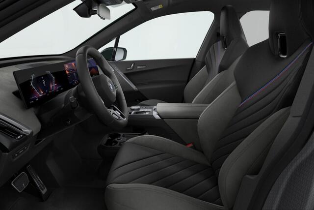 BMW iX xDrive45 101 kWh | M Sportpakket Pro | Comfort Pack | Bowers & Wilkins Diamond Surround Sound Systeem | Trekhaak