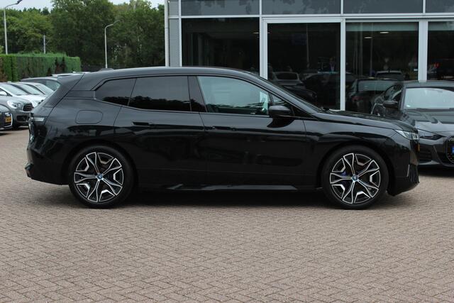 BMW iX xDrive40 High Exe. M Sport 77 kWh / SoH 97,1% / 360Camera / Head-up / Keyless / Softclose / 20'' / ACC / Laser LED / Navigatie / Stoelverwarming+Stuurverwarming / Stoelventilaite