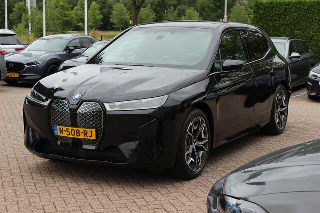 BMW iX xDrive40 High Exe. M Sport 77 kWh / SoH 97,1% / 360Camera / Head-up / Keyless / Softclose / 20'' / ACC / Laser LED / Navigatie / Stoelverwarming+Stuurverwarming / Stoelventilaite