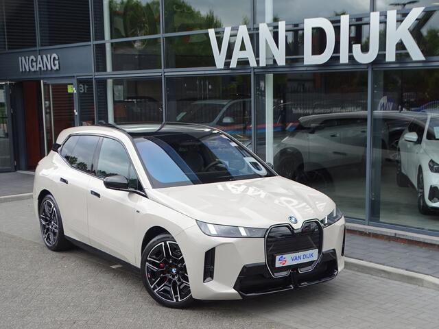BMW iX xDrive M70 Pano Soft-Close Bowers & Wilkins Innovatiespakket Warmtecomfortpakket 22''LM Velgen