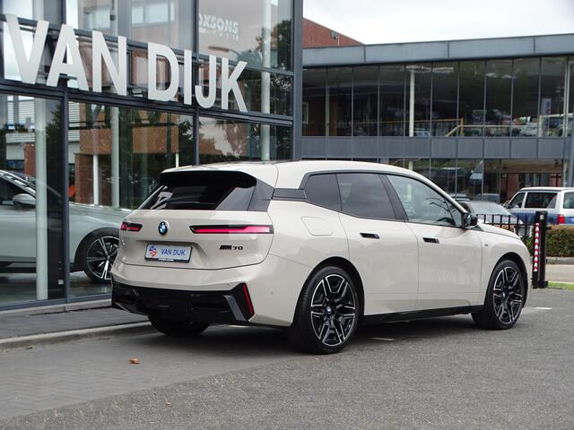 BMW iX xDrive M70 Pano Soft-Close Bowers & Wilkins Innovatiespakket Warmtecomfortpakket 22''LM Velgen