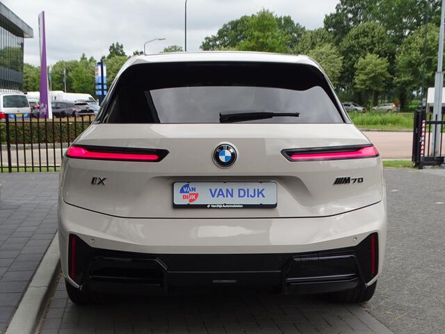 BMW iX xDrive M70 Pano Soft-Close Bowers & Wilkins Innovatiespakket Warmtecomfortpakket 22''LM Velgen