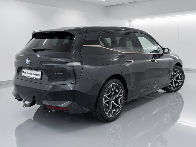 BMW iX xDrive40 Executive 77 kWh | 22"| Pano Sky | Driv. Ass.Pro | Trekhaak | Sportpakket | Soft Close | Harman Kardon