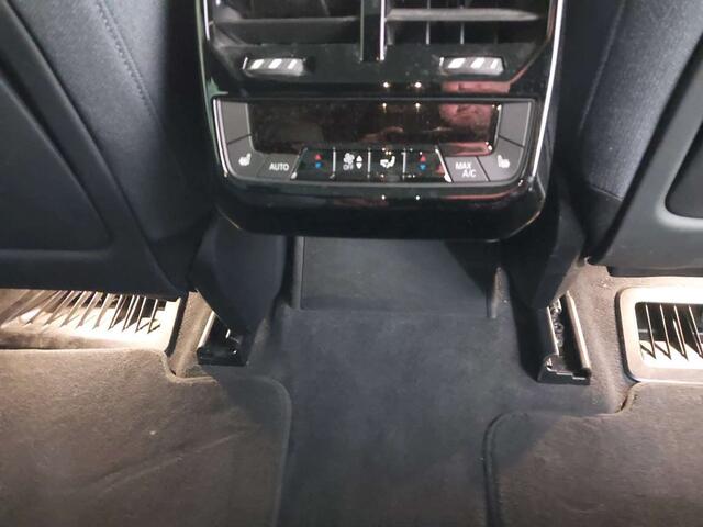 BMW iX xDrive40 Executive 77 kWh | 22"| Pano Sky | Driv. Ass.Pro | Trekhaak | Sportpakket | Soft Close | Harman Kardon