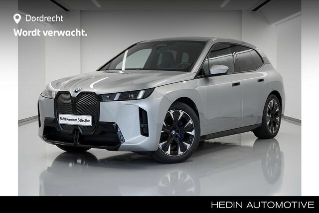 BMW iX xDrive45 101 kWh M-Sport | 21" | Driving Assistant Professional | Trekhaak | M Multifunctionele voorstoelen |