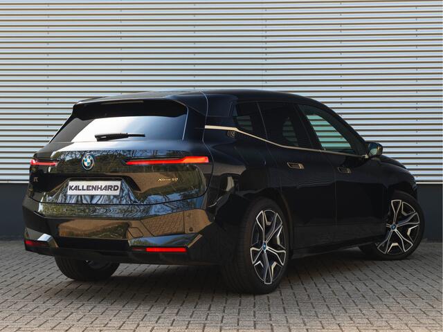 BMW iX xDrive50 - Luchtvering - Integral Active Steering - Driving Ass Prof - Pano