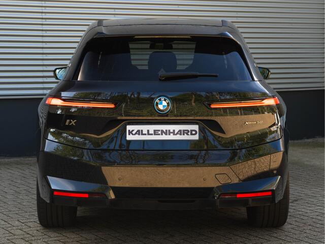 BMW iX xDrive50 - Luchtvering - Integral Active Steering - Driving Ass Prof - Pano