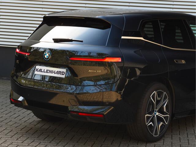 BMW iX xDrive50 - Luchtvering - Integral Active Steering - Driving Ass Prof - Pano
