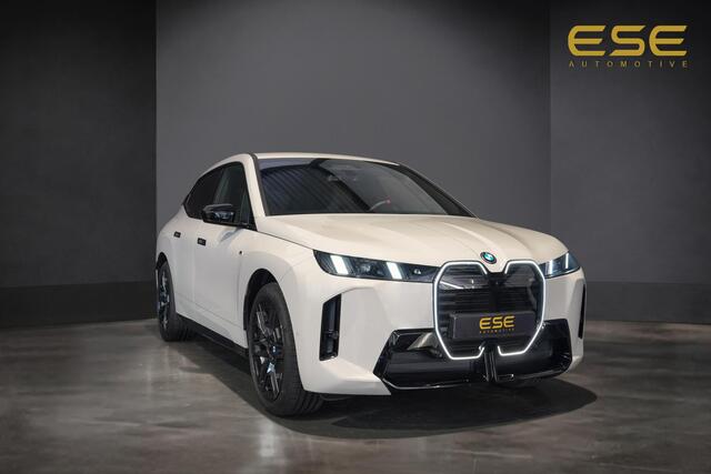 BMW iX xDrive M70 112 kWh | Suite Amido | Snelwegassistent* | 22 kW | 22'' 1027M | Harman/kardon