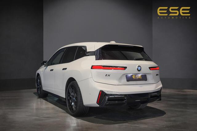BMW iX xDrive M70 112 kWh | Suite Amido | Snelwegassistent* | 22 kW | 22'' 1027M | Harman/kardon