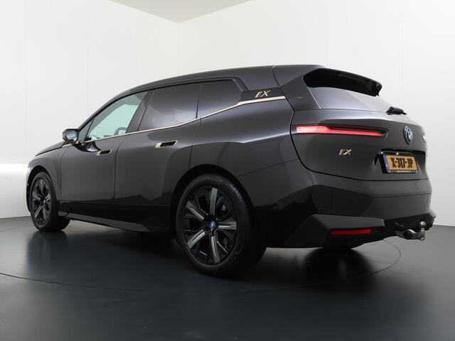 BMW iX xDrive40 Business Edition Plus 77 kWh SOH 100% | DRIVING ASSISTENT PROF. | STOEL + STUURVERWARMING EN MASSAGE| ELEKTRISCHE TREKHAAK| SKYLOUNGE | LASER|