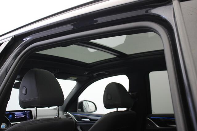 BMW iX Executive 80 kWh - Carplay, Panorama, Camera, Leer, Memory, Stoelverw. SOH 98,2%