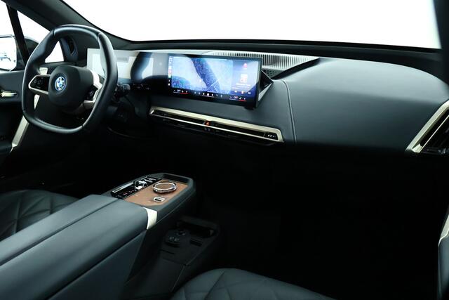 BMW iX xDrive40 M-Sport SKY Edition 77 kWh / Panorama / HarmanKardon / 3D Camera / Trekhaak