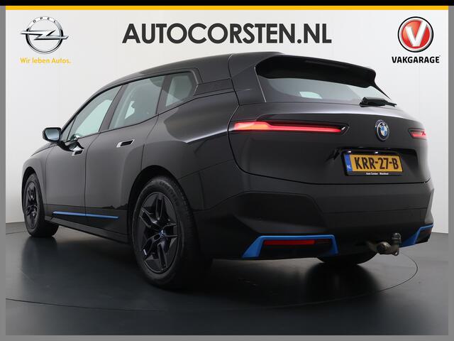 BMW iX xDrive40 327PK Executive SOH 99% Trekhaak 4-Zone Ecc Head-Up Display Camera Apple Carplay Stoelverwarming Elek.Stoelen+Stuur Elek.Achterklep Navi Ecc Bluetooth Led Lmv Pdc Live cockpit pro 2.500KG Trekgewicht Dealeronderhouden